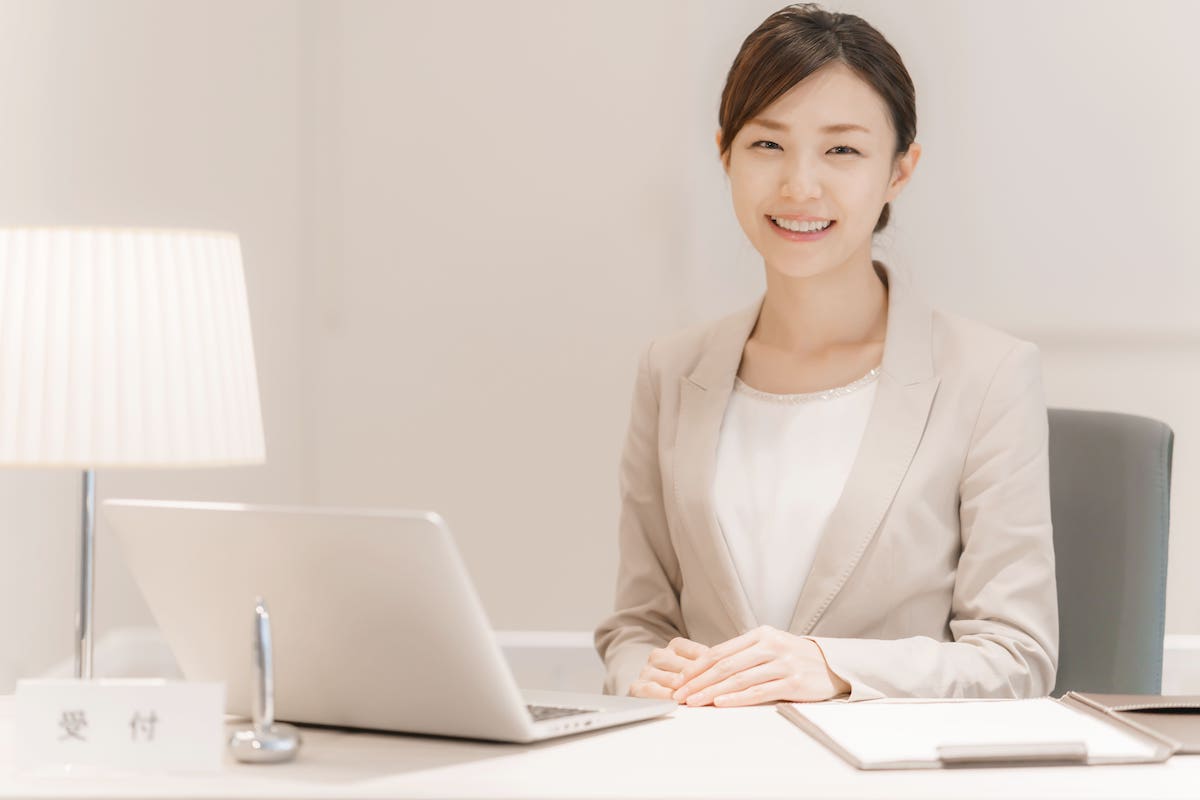 キャリアカウンセリングをする女性キャリアカウンセラー
