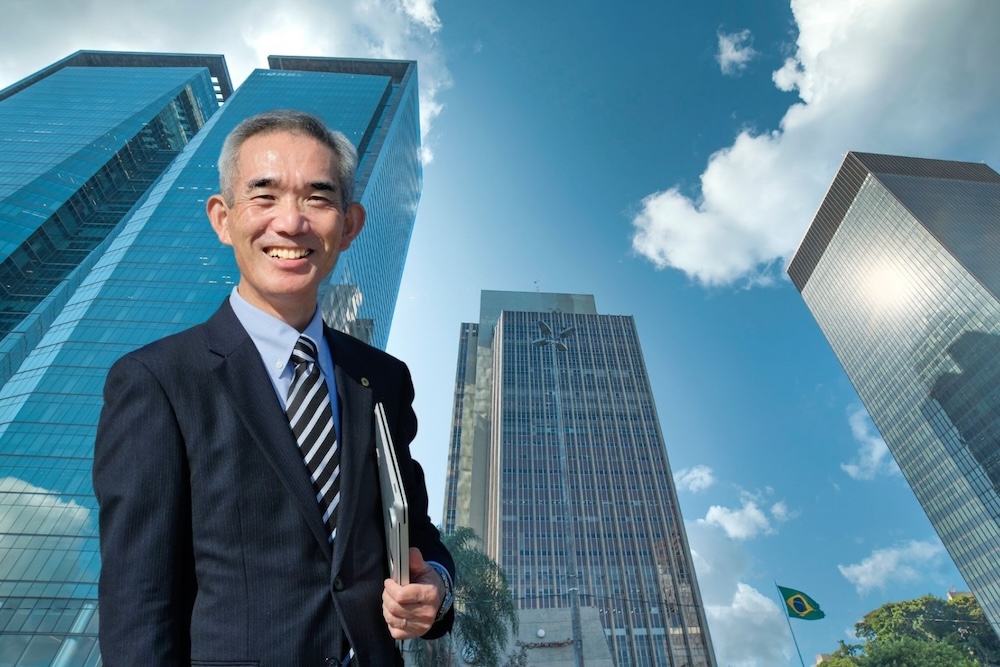 65歳超雇用推進助成金が支給されて喜ぶ従業員